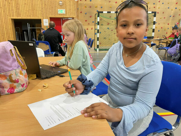 – Det trengs sang og dans, skoler, gode veier og sykehus