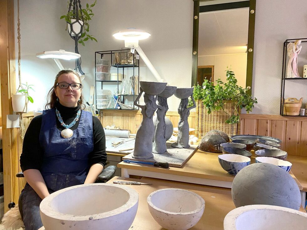 Riinakaisa Laitila lager keramikk med over 500 år gamle tradisjoner.
 Foto: Roger Albrigtsen