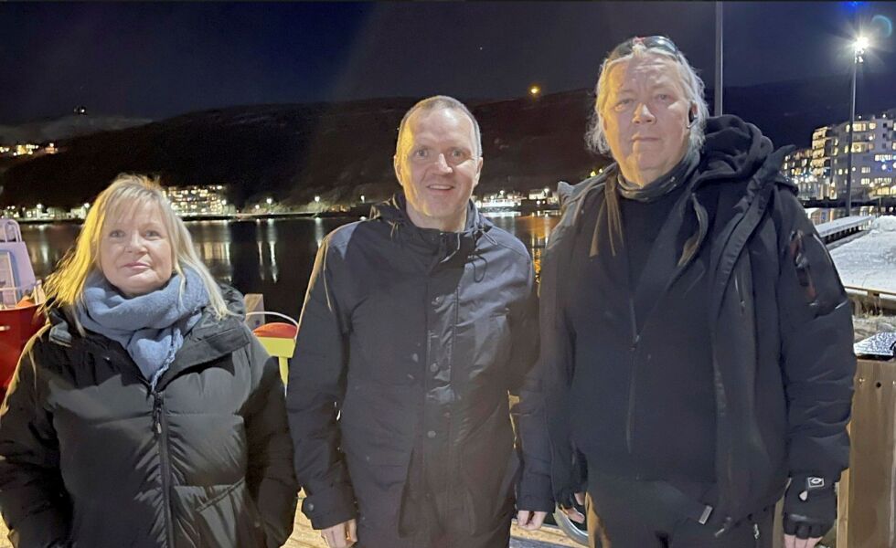 Tom Kristian (Tommen) Hermo, Jan Tore Kvalnes og Heidi Marie Mauno Sletten, uavhengige politikere for Hammerfest kommune er lite fornøyd med dagens buss- og båtforbindelse langs kysten. 
(Privat foto)