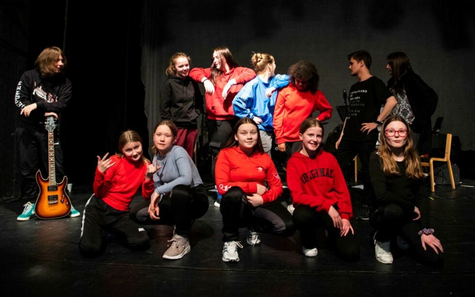 An­tho­ni og Ánna-Kat­ri sy­nes det er vik­tig at barn og ung­dom får et rikt kul­tur­til­bud. Her er ung­dom­me­ne som del­tar på de­res pro­sjekt «FÁRUS».
 Foto: Ánne Kátjá Gaup/Dáiddadállu