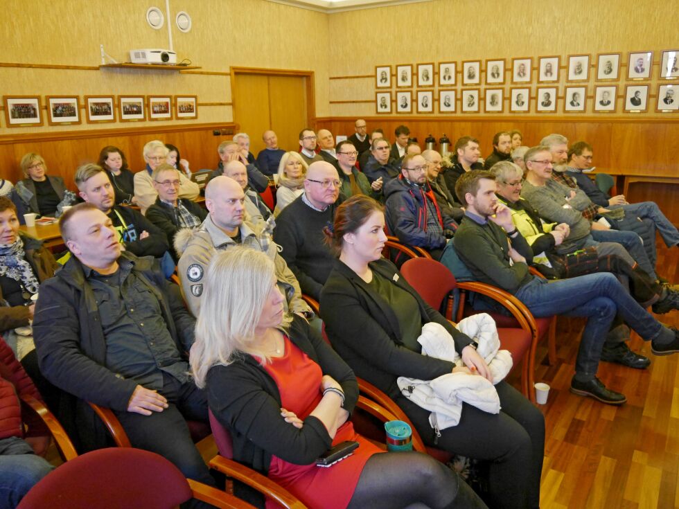 Det var stor skuffelse blant de fremmøtte i rådhussalen i Honningsvåg fredag morgen, da Statoil kunngjorde at det ikke blir noe av den planlagte ilandføringsterminalen for olje på Veidnes.
 Foto: Geir Johansen