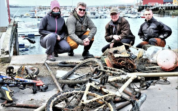 Atletklubben fortsetter med strandrydding