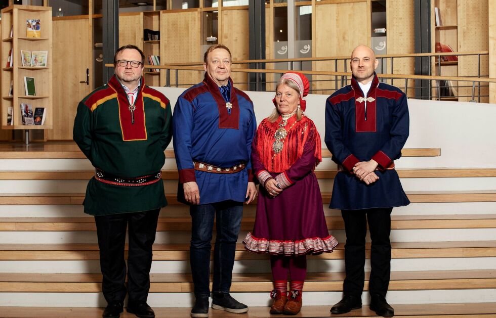 Sametingets plenumsledelse: Jørn Are Gaski, Tor Gunnar Nystad, Kristin Sara og Tom Sottinen. Sara Katrine Aleksandersen er også med i plenumsledelsen, men åpenbart ikke til stede da dette bildet ble knipset.
 Foto: Árvu/Sametinget