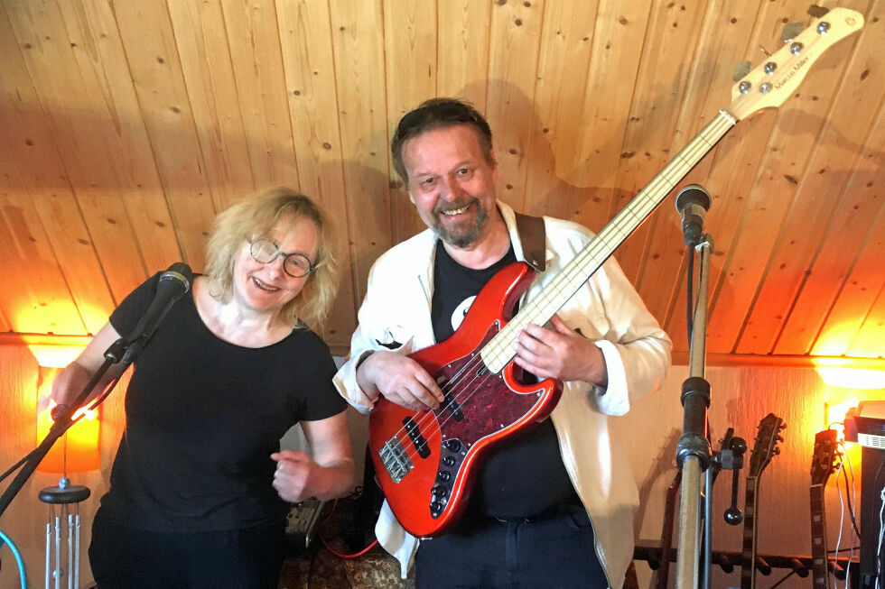 Gunveig Lindseth og Peer-Einar Pedersen står, sammen med Kirsten Austeng bak sangen «Vuggegaven». I løpet av seks dager fikk sangen med video over 10.000 visninger på YouTube.
 Foto: Roger Lindhjem