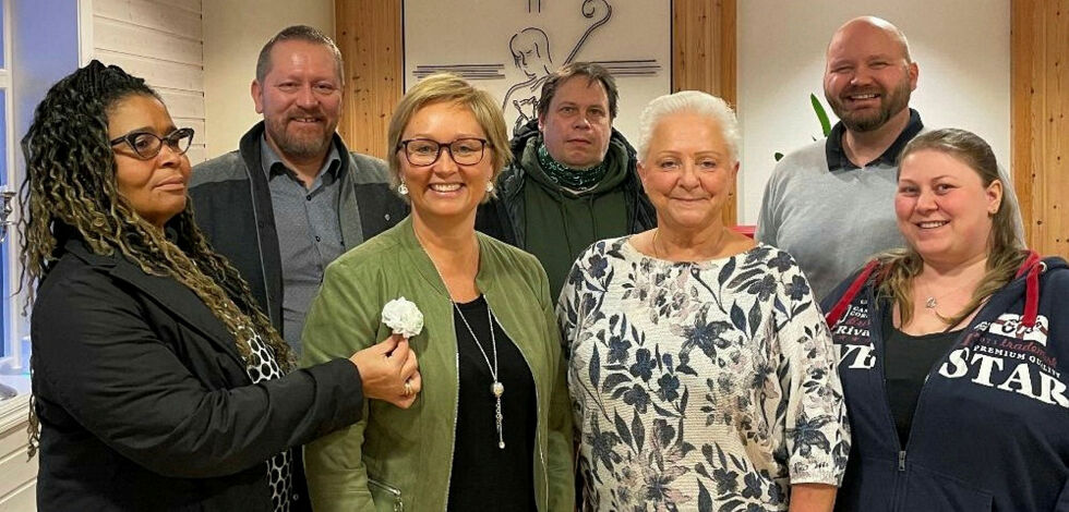 På årsmøtet ble det valgt nytt styre i Nordkapp Senterparti. Fra venstre styremedlem Paula Bruun, nestleder Tor Mikkola, leder Heidi Holmgren, sekretær Fred Magne Johansen, styremedlem Lill Amundsen, kasserer Ole Ronny Indrøy, og studieansvarlig Marita Andreassen.
 Foto: Nordkapp Senterparti