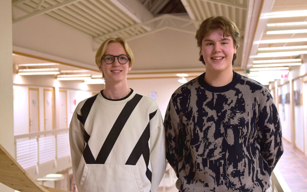 Alexander Baden (18) og Magnus Vassvik (18) møter Ságat like etter årsmøtet i Porsanger AUF, som i tillegg til nytt styre har vedtatt tydelig politikk.
 Foto: Sara Olaussen Stensvold