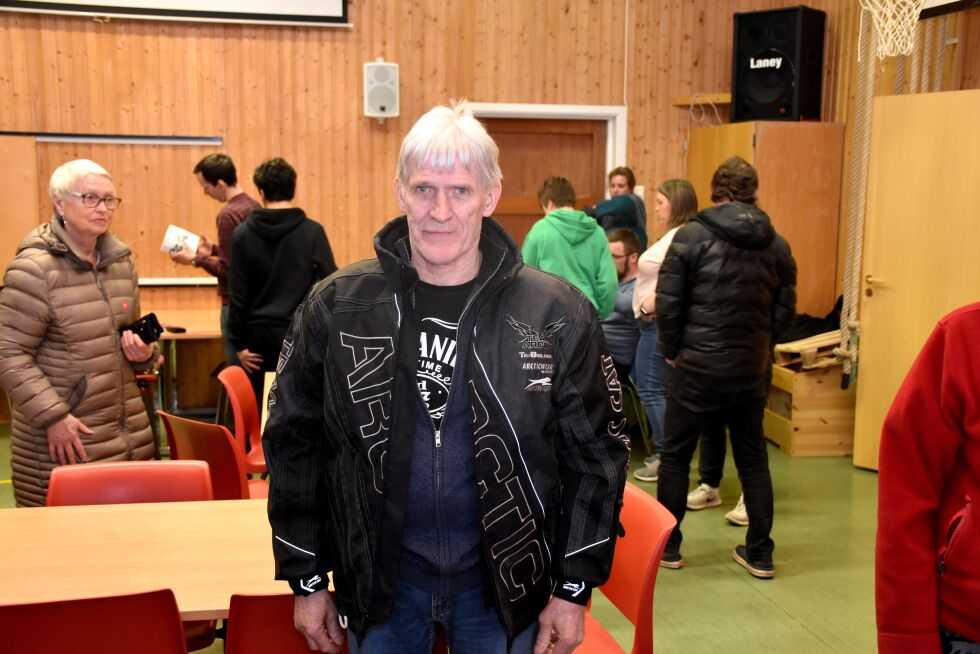Tom Nilsen med førstepremien - en skuterjakke som passer perfekt.
 Foto: Helge Ovanger