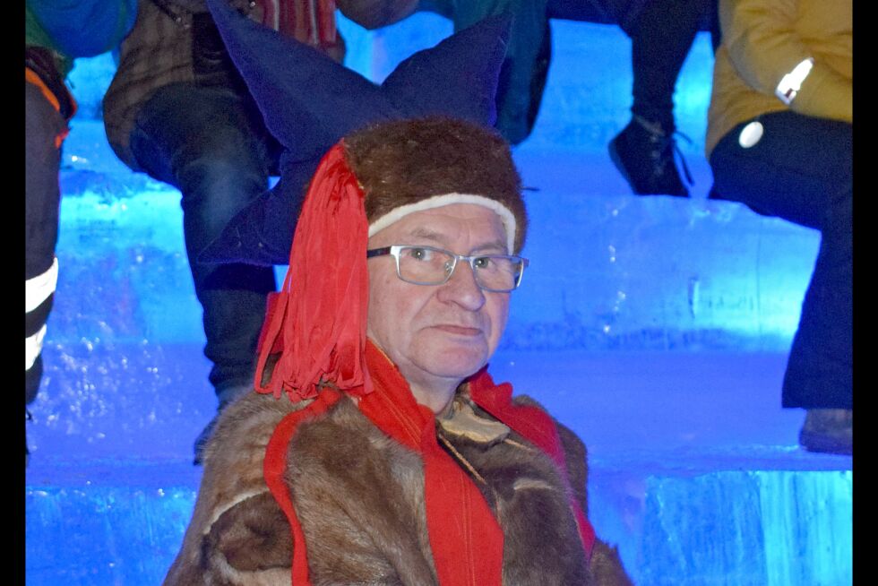 Det er en uting at når man sitter i styret tar sånne betalte jobber i forbindelse med organisasjonen, synes Niillas A. Somby, grunnlegger og æresmedlem av SGS og i styret til Samisk kunstnerråd (SDR). Han spør seg om det er for penger leder Inga Ravna Eira i Sámi Girje&#269;álliid Searvi selv tar vervene og jobbene for organisasjonen, og han mener flere i organisasjonen både har lyst og kompetanse.
 Foto: Birgitte Wisur Olsen (arkiv)
