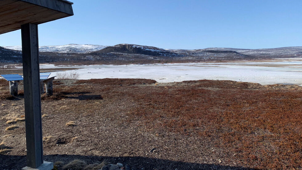 Utsikten fra fugletitterskjulet på nordsiden av neset. Både skjulet og informasjonstavlene står nå i fare for å rase ut.
 Foto: Irmelin Klemetzen
