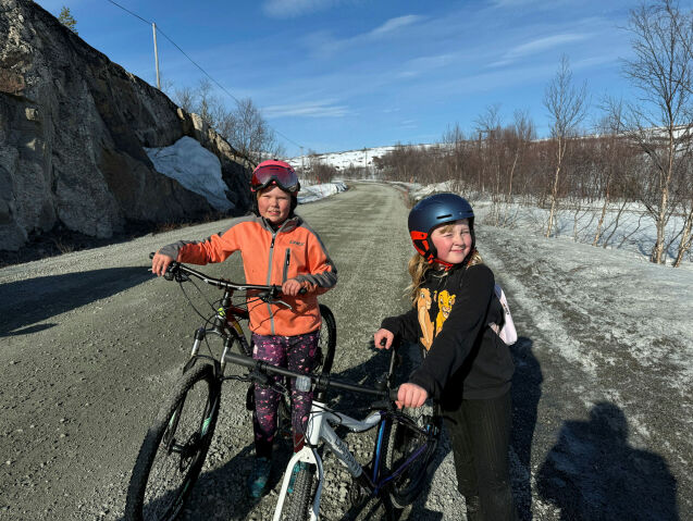 – Flott å sykle på nygruset vei