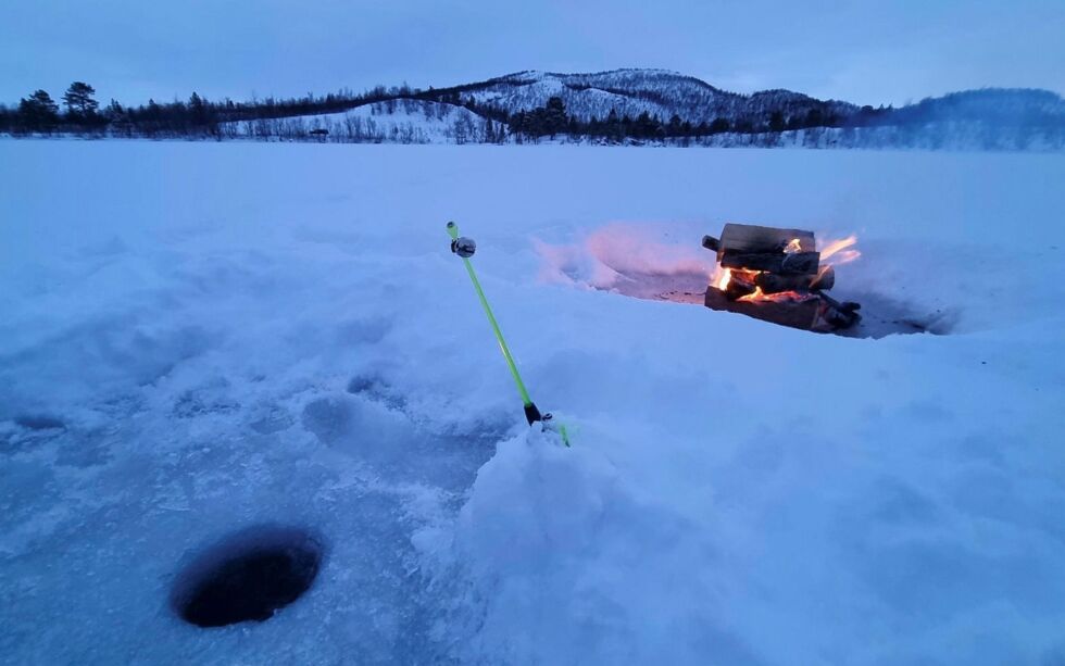 Du kan få finfine opplevelser på isfiske også nå i mørketida.
Foto: Egil Liberg