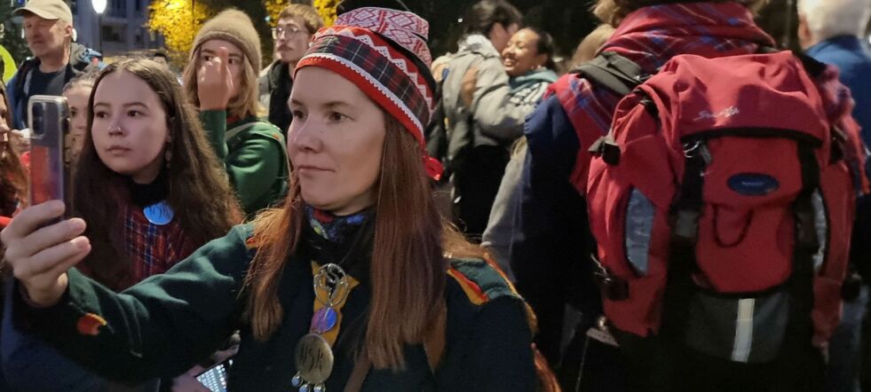 NSR-leder Beatrice Iren Fløystad innkaller til folkemøte om Melkøya i Alta.
– Et alvorlig slag mot muligheten for at samisk kultur skal leve videre i Finnmark, sier Fløystad. Her under Fosen-aksjonen i Oslo.
Foto: Steinar Solaas