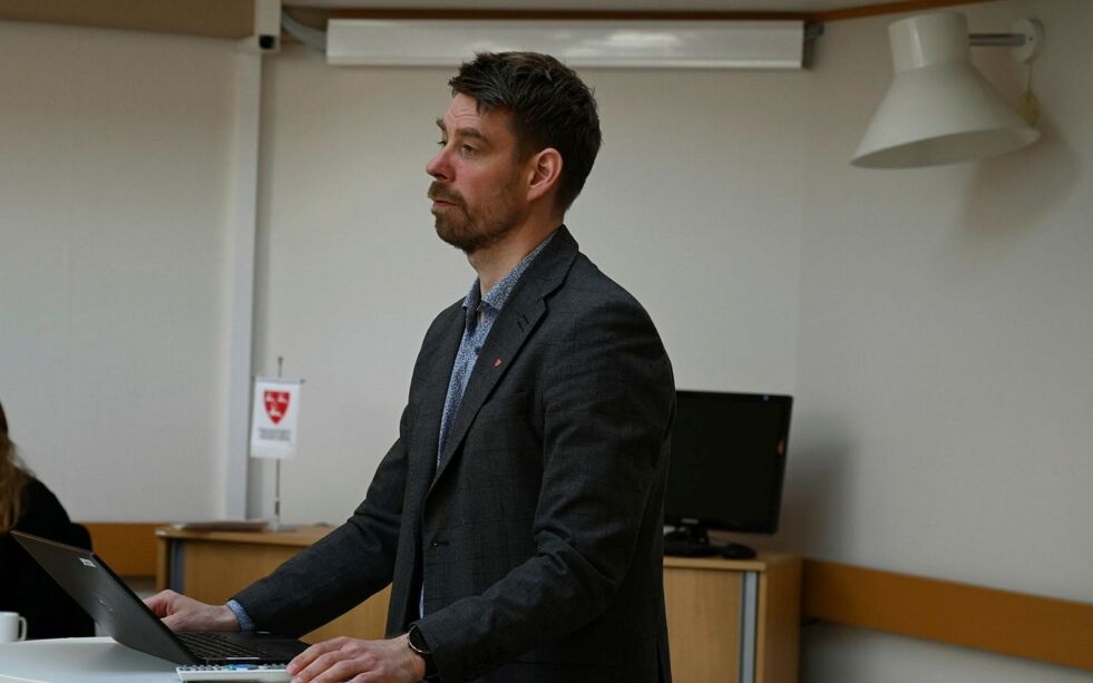 Kjell Magne Rasmussen orienterte formannskapet om situasjonen rundt feiing i kommunen de siste årene.
 Foto: Sara Olaussen Stensvold