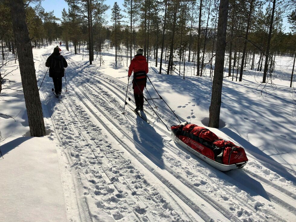 Det er turløypa «Dákteroavvi rundt» som nå lager problemer for reindrifta. «Máđiijávri-run­den» går greit inntil videre, men reineierne ønsker at flere legger turen til nordsiden av elva. Illustrasjonsfoto:Elin Wersland