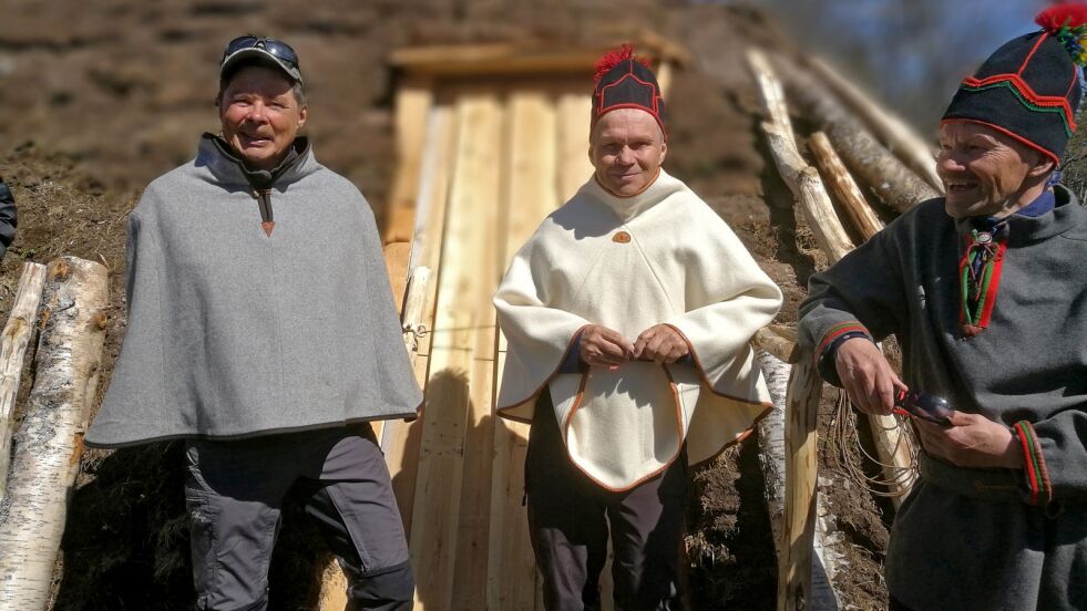 Lars Ivar Danielsen, Jon Anders Mortensson og Mats Mortensson er alle etterkommere etter Daniel Mortensson. De kunne stolt vise frem vinterboplassen til sin forfar.
 Foto: Erik Brenli