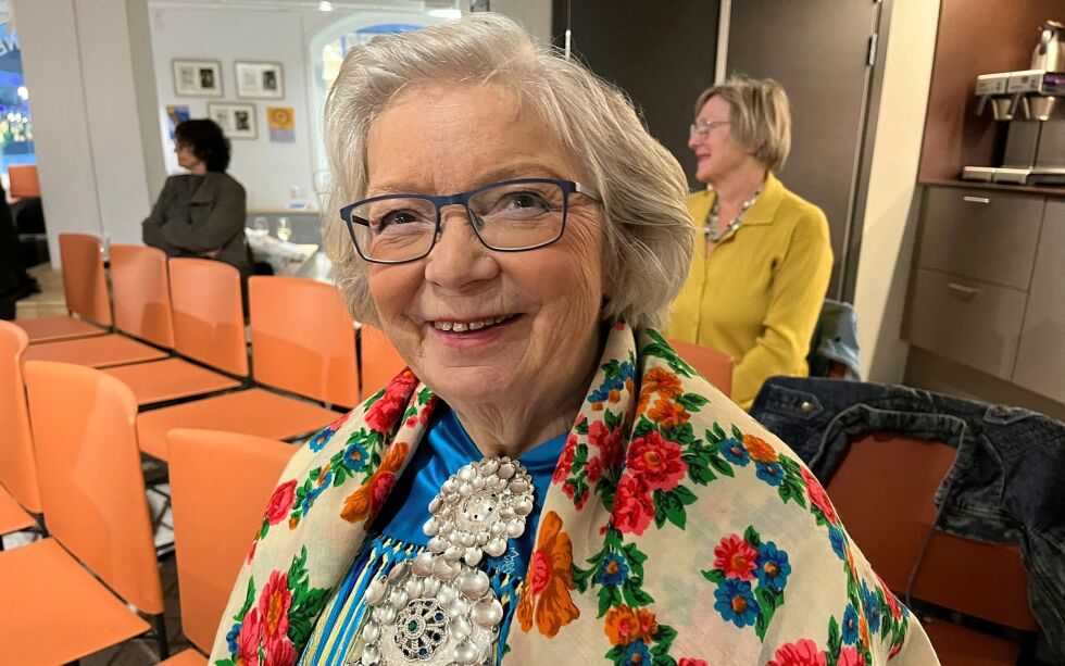 Ny pris til forlegger og forfatter Rauni Magga Lukkari.
 Foto: Elin M. Wersland