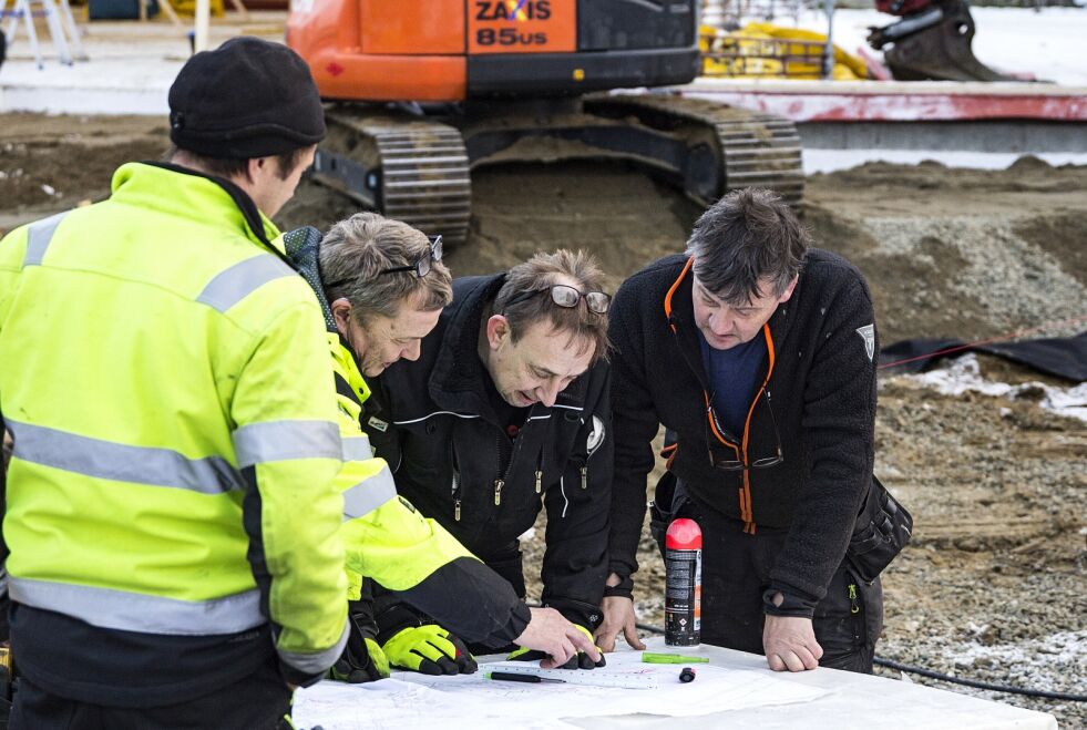 Fra venstre ser vi Nils Rune Moeng (med ryggen til), Ulf Johnny Åsen, Atle Heim og Åge Josefsen i dyp konsentrasjon.
 Foto: June  Helén Bjørnback