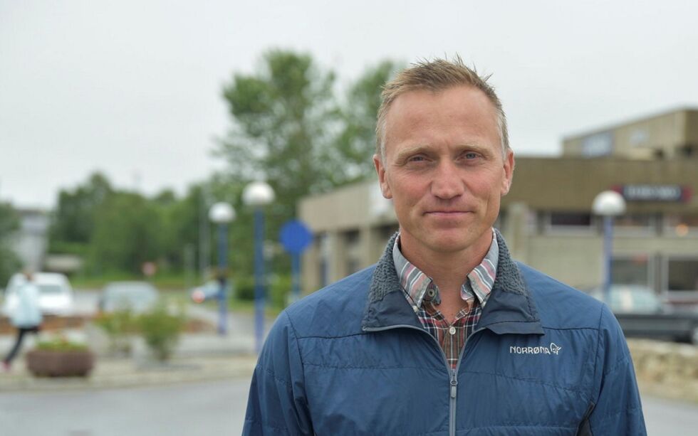 Nils Roger Pettersen fornøyd med de nye fisketidene i Lakselva. Arkivfoto: Kristin Humstad