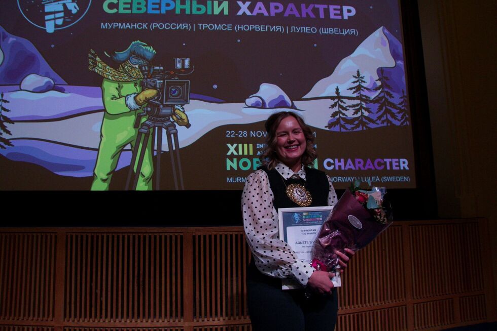 «Agnete jienáda/Agnete bruker stemmen» vant pris for beste tv-program under Northern Character Film & TV Festival 2021. Regissør og manusforfatter Biret Ravdna Eira tok imot prisen i Tromsø.
 Foto: Anneli Stiberg/Ice-9