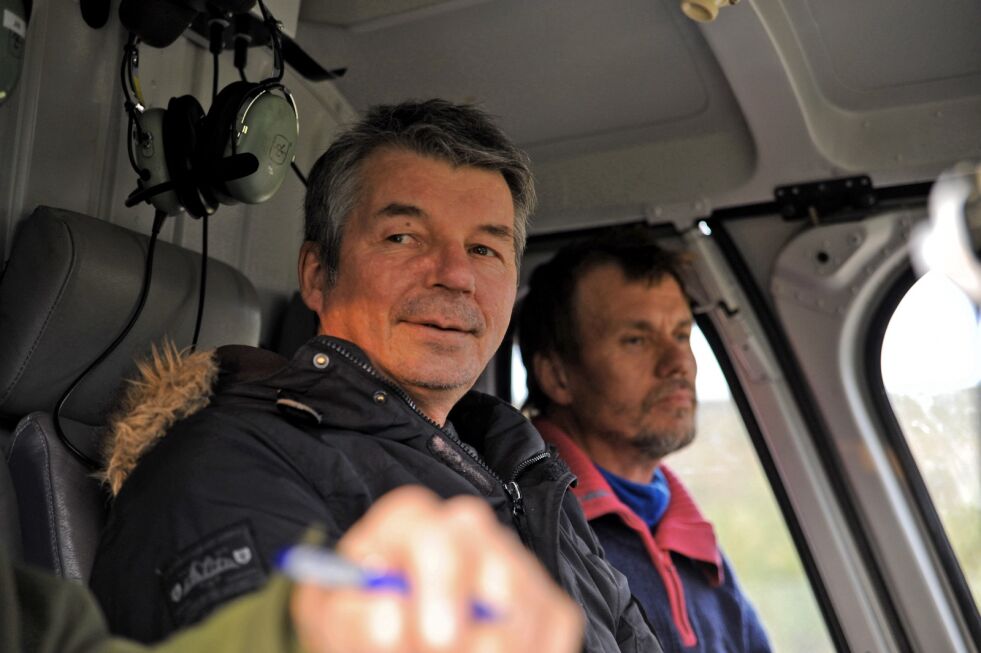 Styreleder Per John A. Anti i reinbeitedistrikt 14A og styremedlem Nils Mathis A. Gaup i reinbeitedistrikt 13 dro på helikopterbefaringen i regi av Grenselandet AS, men syntes opplegget var kritikkverdig.
 Foto: Karsten Ugelvik