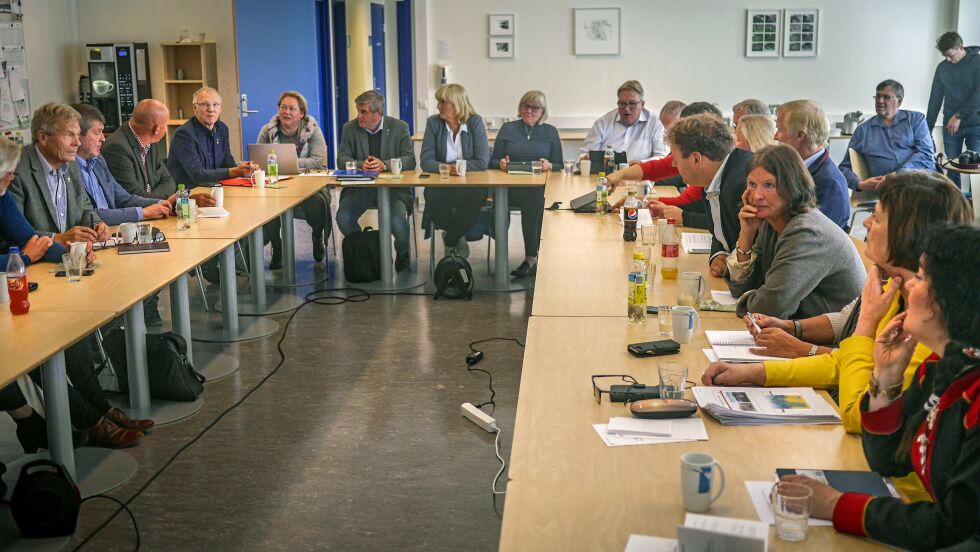 Stortingets transport- og kommunikasjonskomité var samlet for å høre  flere lokale og regionale innledere  hos Kystverket Troms og Finnmark både tirsdag ettermiddag og onsdag formiddag.
 Foto: Geir Johansen