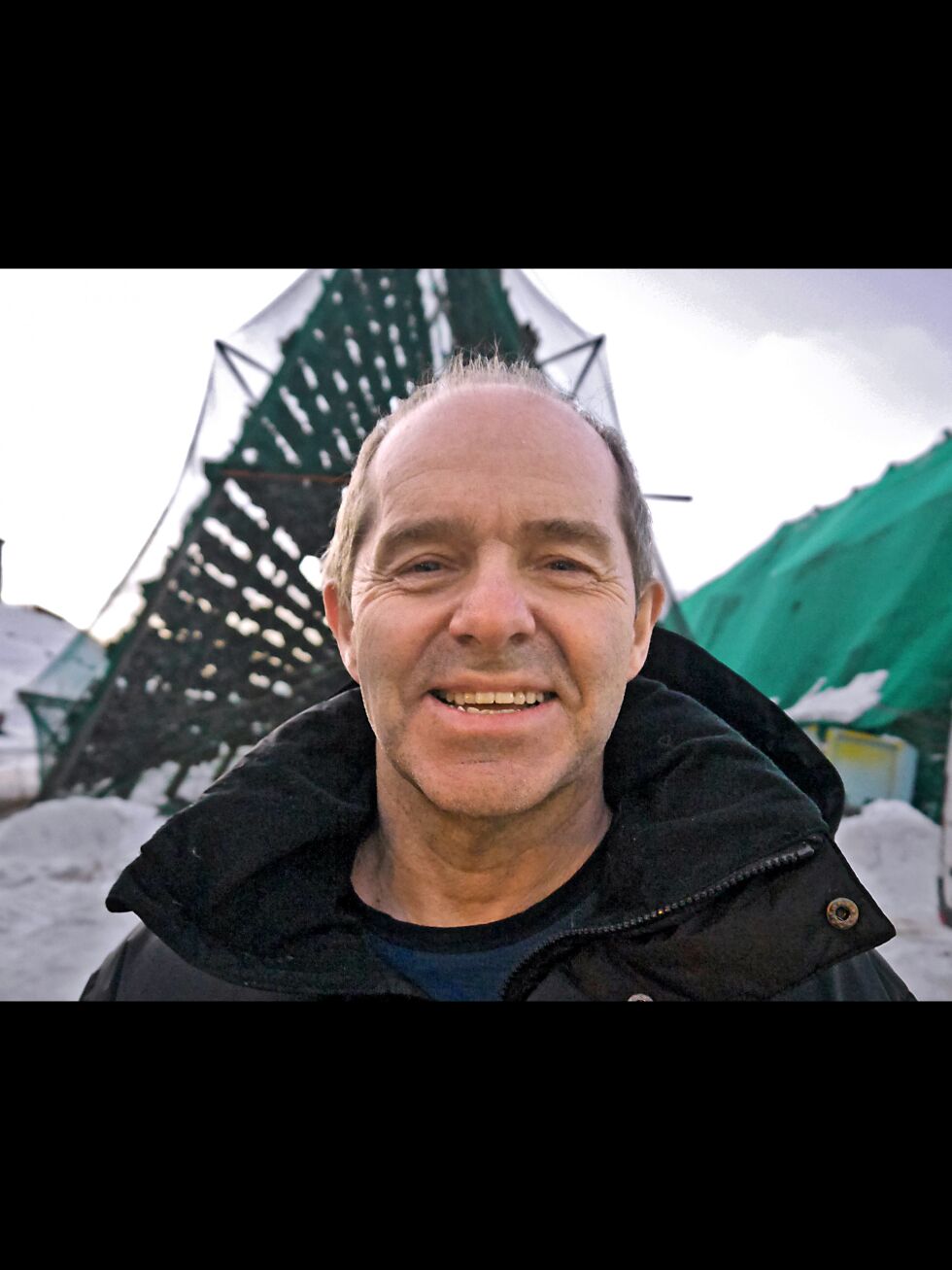 Daglig leder i Cape Fish Group AS, Bjørn Ronald Olsen, er godt vant til å henge fisk på hjell. Nå satser han også på hotelldrift og vinterturisme på Magerøya.
 Foto: Geir Johansen