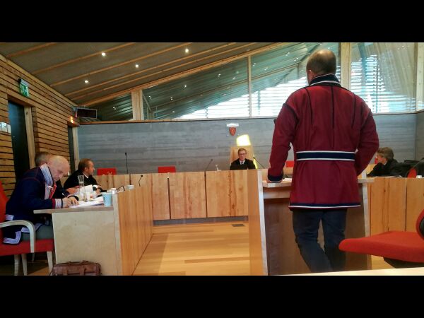Mener de måtte velge mellom lovbrudd eller avtalebrudd