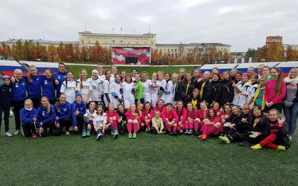 Finnmark fotballkrets og Sportskomiteen i Murmansk har i mange år hatt et tett samarbeid knyttet til jentefotballen. Nå er alt dette satt på vent. Bildet er fra 2016 da fotballkretsen sammen med en gruppe spillere og trenere fra Polarstjernen gjestet Murmansk.
ALLE FOTO: TORBJØRN ITTELIN
