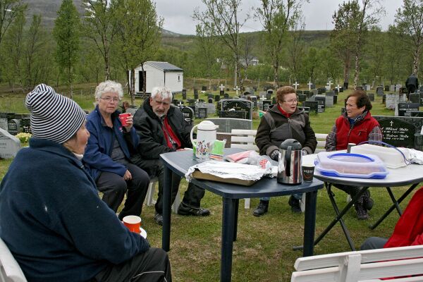 Dugnad på Billefjord kirkegård