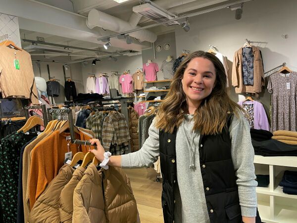 Nå er det ut med kosebuksene og på med pene bluser og bukser