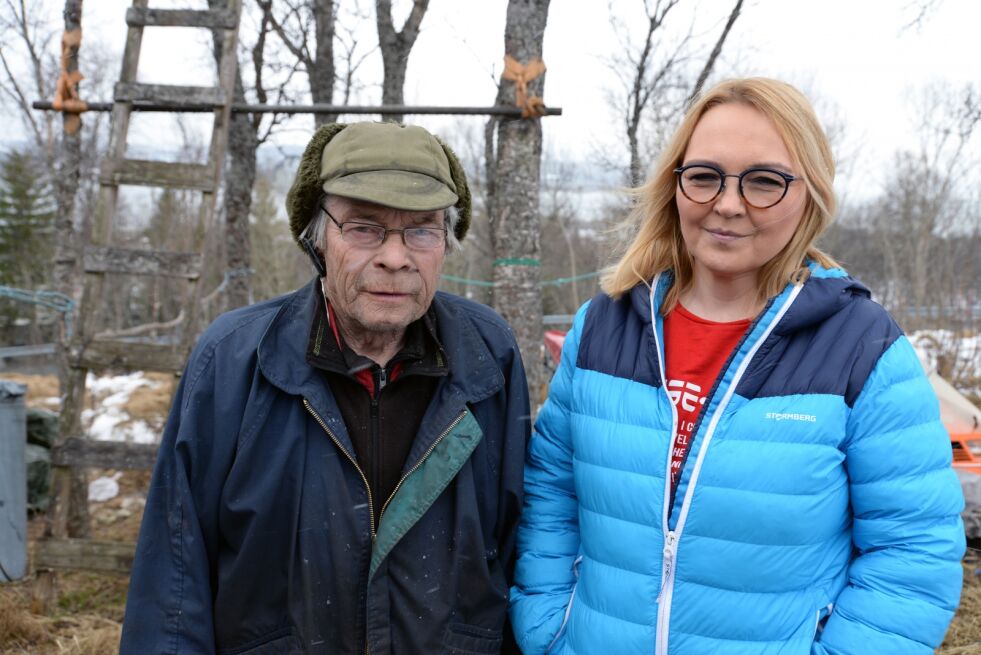 Per Kitti møter Ságat hjemme på Kvaløya sammen med Åse-Merete Johansen, som helhjertet støtter gudfaren i den turbulente tida.
 Foto: Steinar Solaas