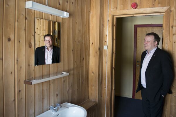 Hotelldirektøren som vekker sine sovende gjester
