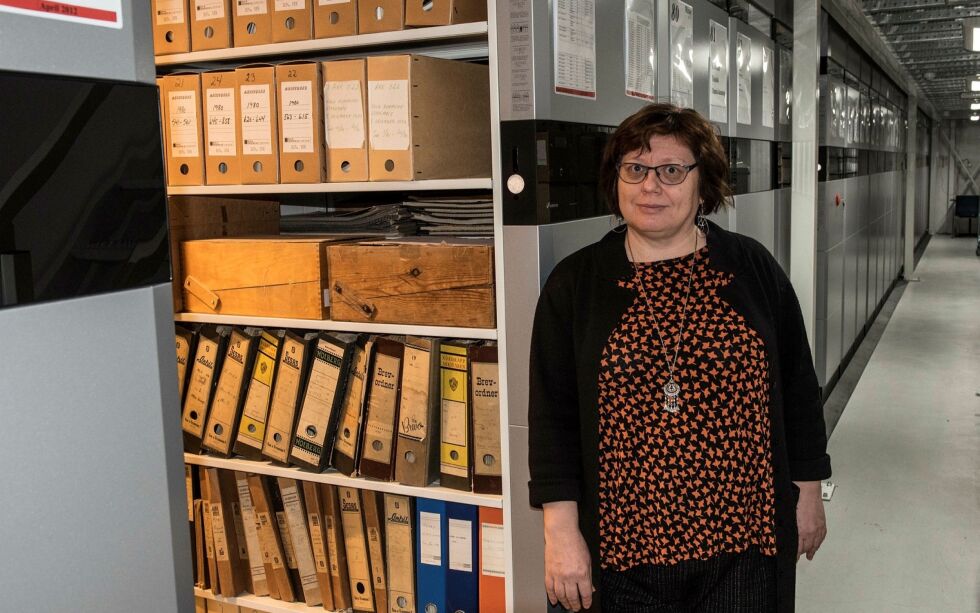 Gunn­hild Eng­stad er dag­lig le­der ved IKA Finn­mark IKS. Hun ser frem til å få økt sin de­pot­ka­pa­si­tet. – Vi gle­der oss stort over at pro­ses­sen er i gang, og vi in­nen et par år kan ta imot mer ar­kiv fra våre ei­e­re, sier hun. Foto: Ma­ri­us Thor­sen