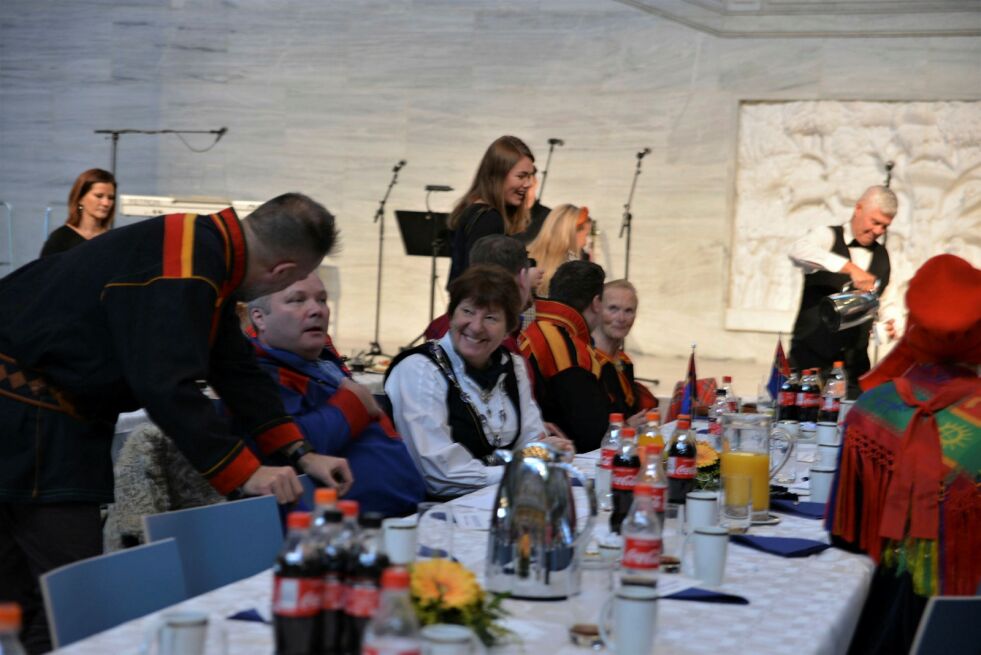 Oslo rådhus var omfavnet av vakre og stolte samiske flagg og ordfører Marianne Borgen ønsket velkommen.
 Foto: Hannah Persen
