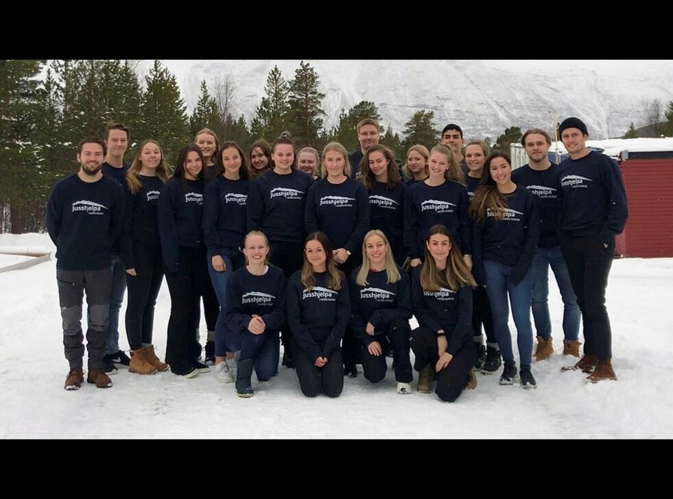 Mandag 16. mars kommer to jusstudenter fra Jusshjelpa til Karasjok og Lakselv. Her er alle de ansatte ved Jusshjelpa. Pressefoto