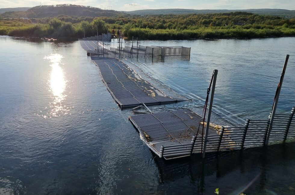 Laksefellene vil etter hvert – når flommen har gitt seg – komme på plass i mange elver i Finnmark.
 Foto: Torbjørn Ittelin