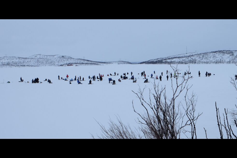Det kan være verdt å merke seg at det er forskjellige regler angående isfiske for fastboende i Finnmark og for tilreisende.
 Foto: Iris Egilsdatter (Arkv)