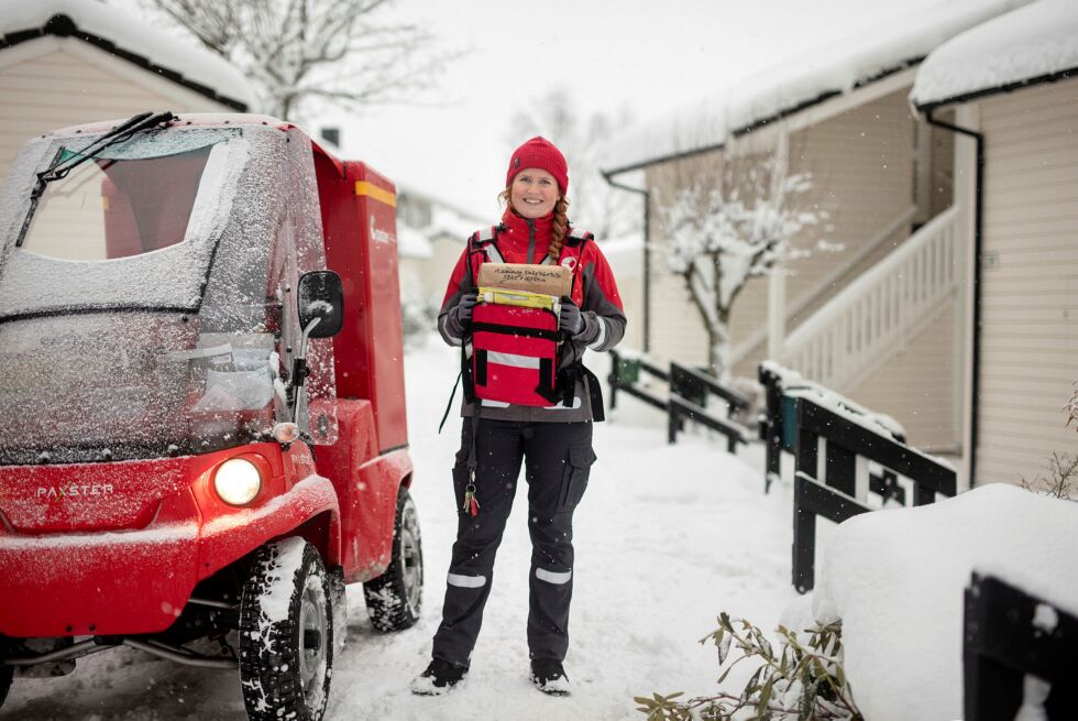 Samferdselsdepartementet har tildelt Posten oppgaven med å distribuere aviser i områder der avisene selv ikke leverer.
 Foto: Posten