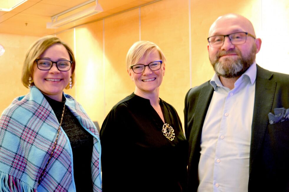 Fra venstre Elle Márjá Skoglund Sara (publiseringsredaktør), Mona Solbakk (redaktør) og Pål Hivand (konstituert nyhetsredaktør).
 Foto: Sunniva Bornøy