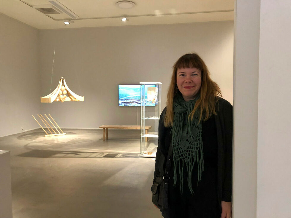 Direktør ved Samisk senter for samtidskunst, Marija Griniuk, gleder seg til å kunne vise frem Sametingets ferskeste kunstinnkjøp etter nyttår.
 Foto: Stein Torger Svala