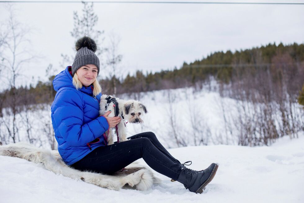 Ka­ro­li­ne stor­tri­ves med na­tur­om­gi­vel­ser frem­for stor­by­li­vet rundt seg. Foto: Tan­ja Nor­bye