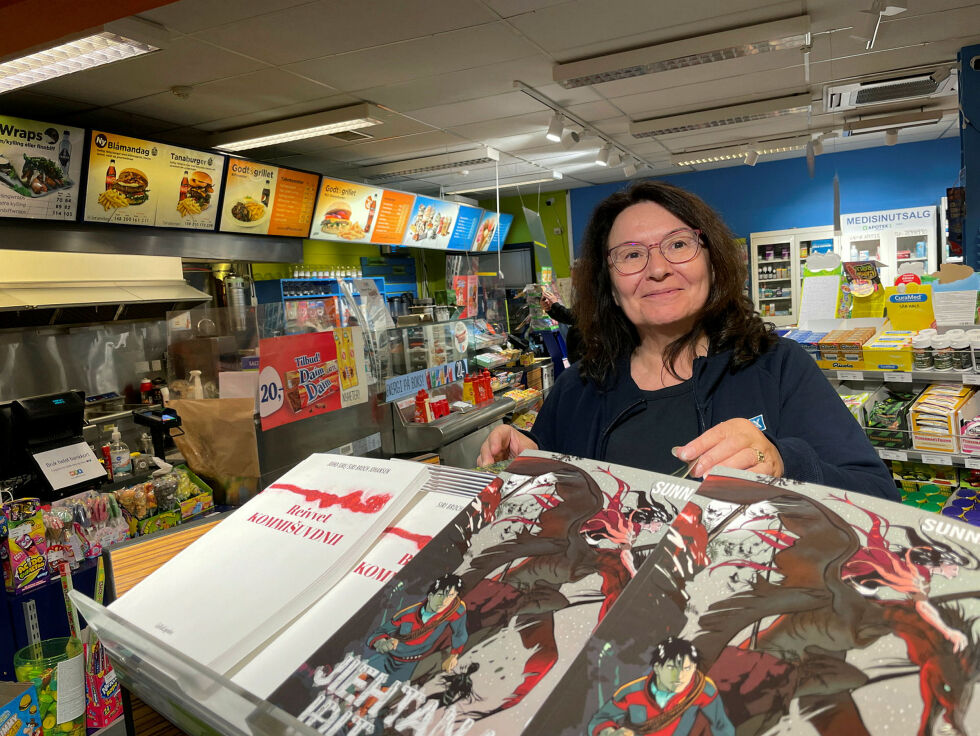Inger Marie Simonsdatter Yilmaz avvikler driften ved Mix-kiosken i Tanabru.
 Foto: Birgitte Wisur Olsen