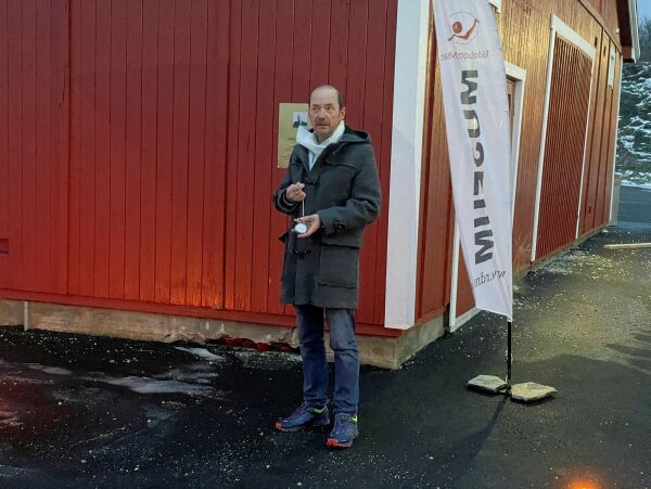Avduking av minneplakett i Hamnbukt