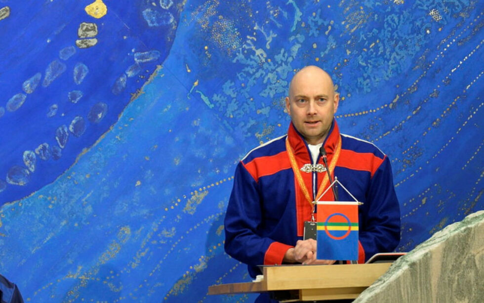 Tom Sottinen (Ap) på Sametingets talerstol.
 Foto: Steinar Solaas