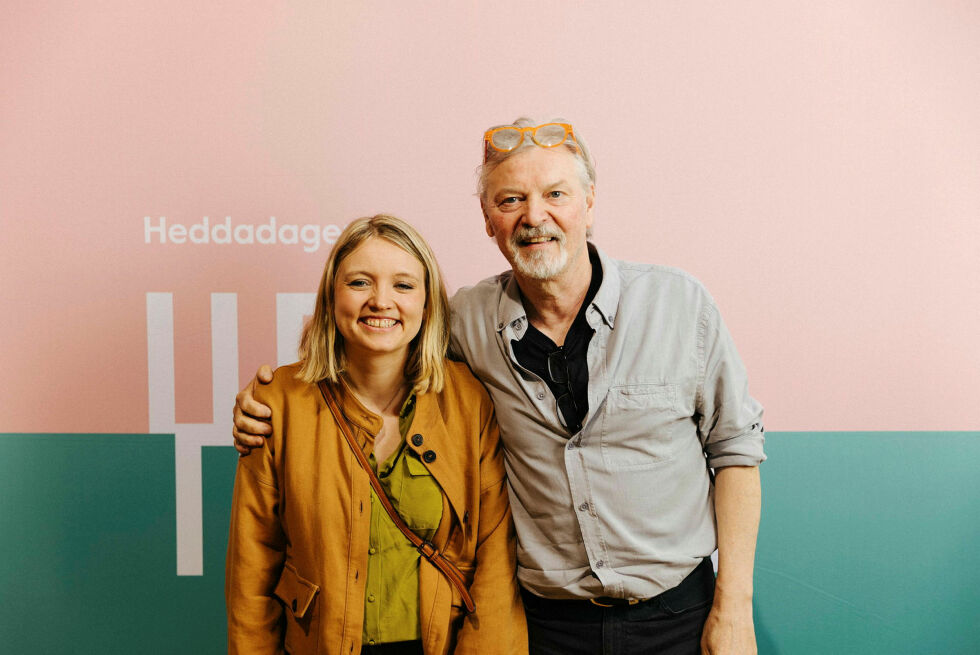 Dra­ma­ti­ker Kat­ri­ne Ned­re­jord og tea­ter­sjef Rolf Degerlund ved Det sam­iske na­sjo­nal­tea­tr­et Beaiv­váš, er re­pre­sen­tan­ter for «Maid Sárá čiegada – Det Sara skju­ler», som er no­mi­nert til Heddaprisen «Bes­te fore­still­ing for ung­dom».
 Foto: Josias Dein