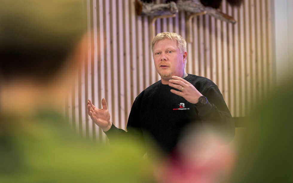 Daglig leder Nils Robert Kvalvik er glad for at Porsanger kommune vil se på nye muligheter for brannforebygg og feietjeneste.
Foto: Cecilie Bergan Stuedal