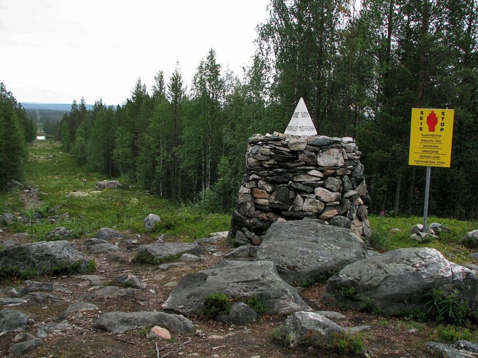 Tre utlendinger ble av finsk grensevakt tatt for tre grensekrenkelser fredag kveld ved Treriksrøysa i Pasvikdalen, og må møte i finsk rett senere denne uka.
 Foto: Julia Velkova