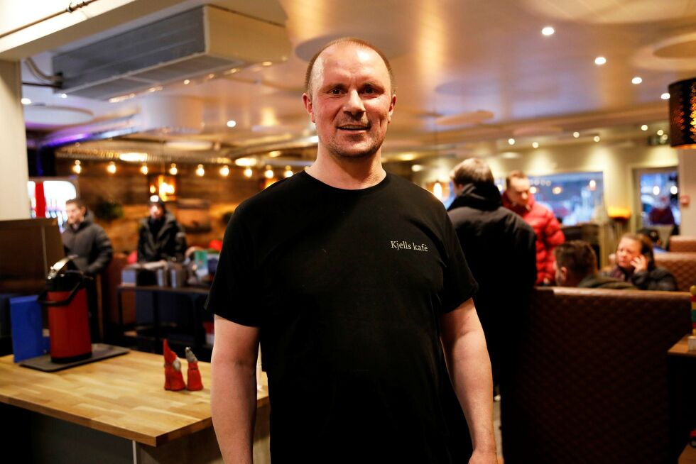 Kaféeier Kjell Rune Balto holder seg positiv, til tross for de mange begrensningene corona har brakt med seg.
 Foto: June Helén Bjørnback