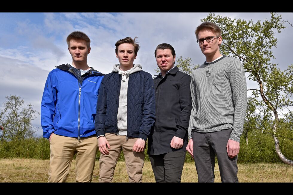 Laget består av Sondre «Phon» Pettersen, Olav «DaveTheCrazy2005» Kristiansen, Eirik «Zentaaa» Hansen Aas, Heine «Daix» Pettersen og Robbin «RobbinAK» A. Kvammen, sistnevnte er ikke med på bildet.
 Foto: Henriette Lille