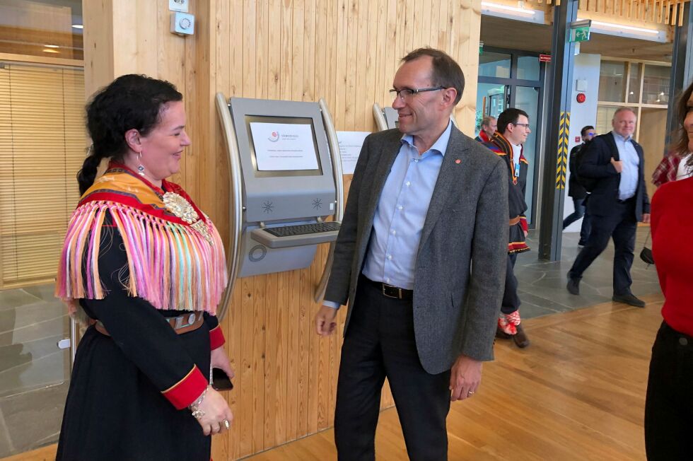 Silje Karine Muotka skulle gjerne sett at klima- og miljøminister Espen Barth Eide slapp til flere i kampen mot pukkellaksen.
 Foto: Stein Torger Svala